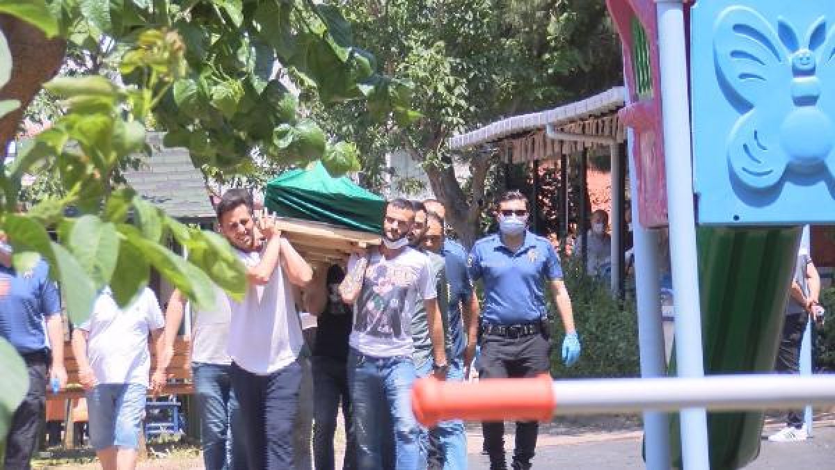 d İstanbul'da 21 yaşındaki genç parkta öldürüldü