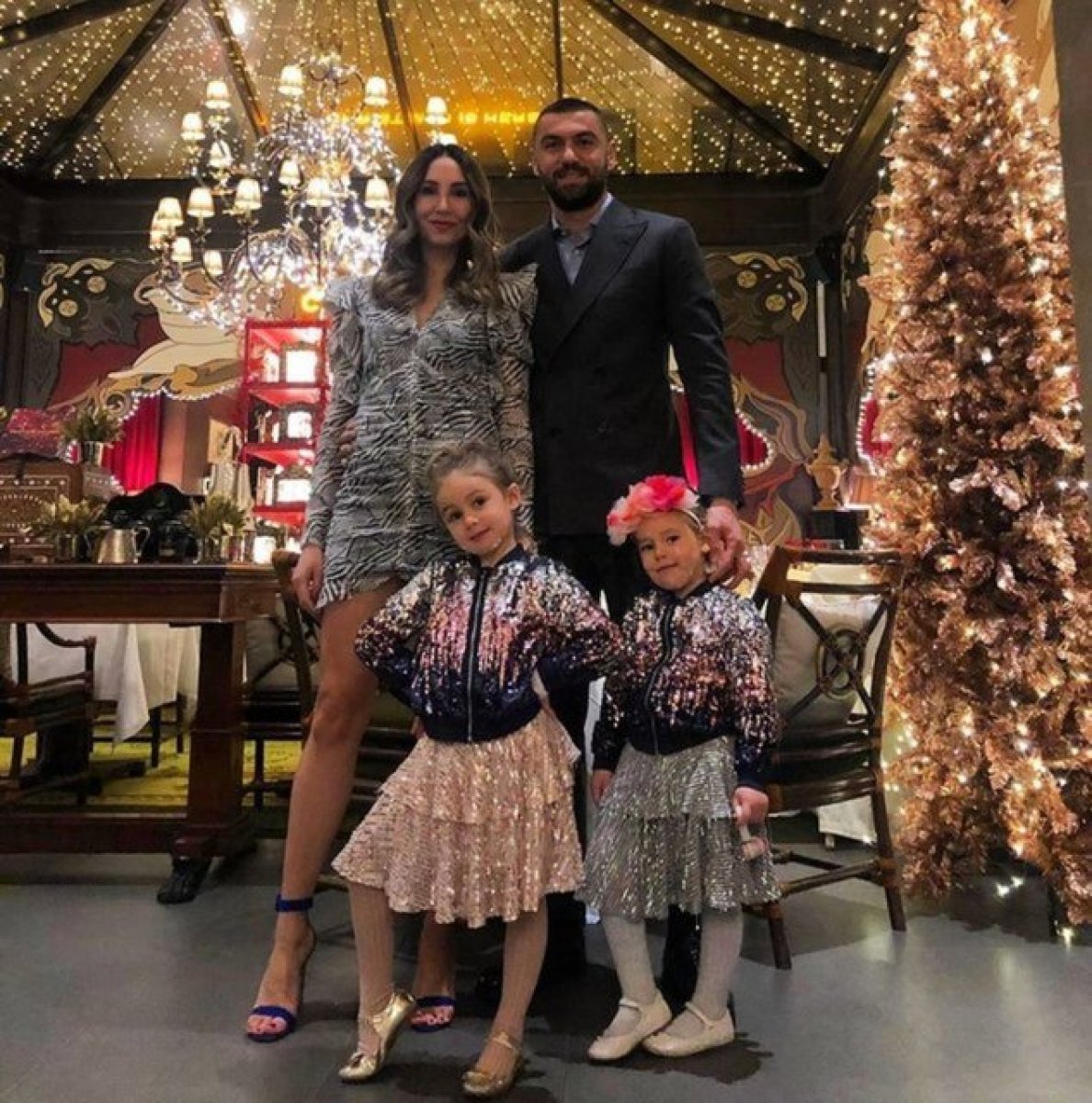 Burak Yılmaz, eski eşiyle poz verdi