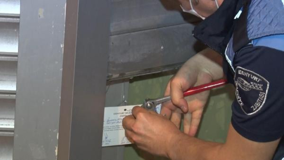 Eğlence yerine çevrilen züccaciye mahalleyi sokağa döktü