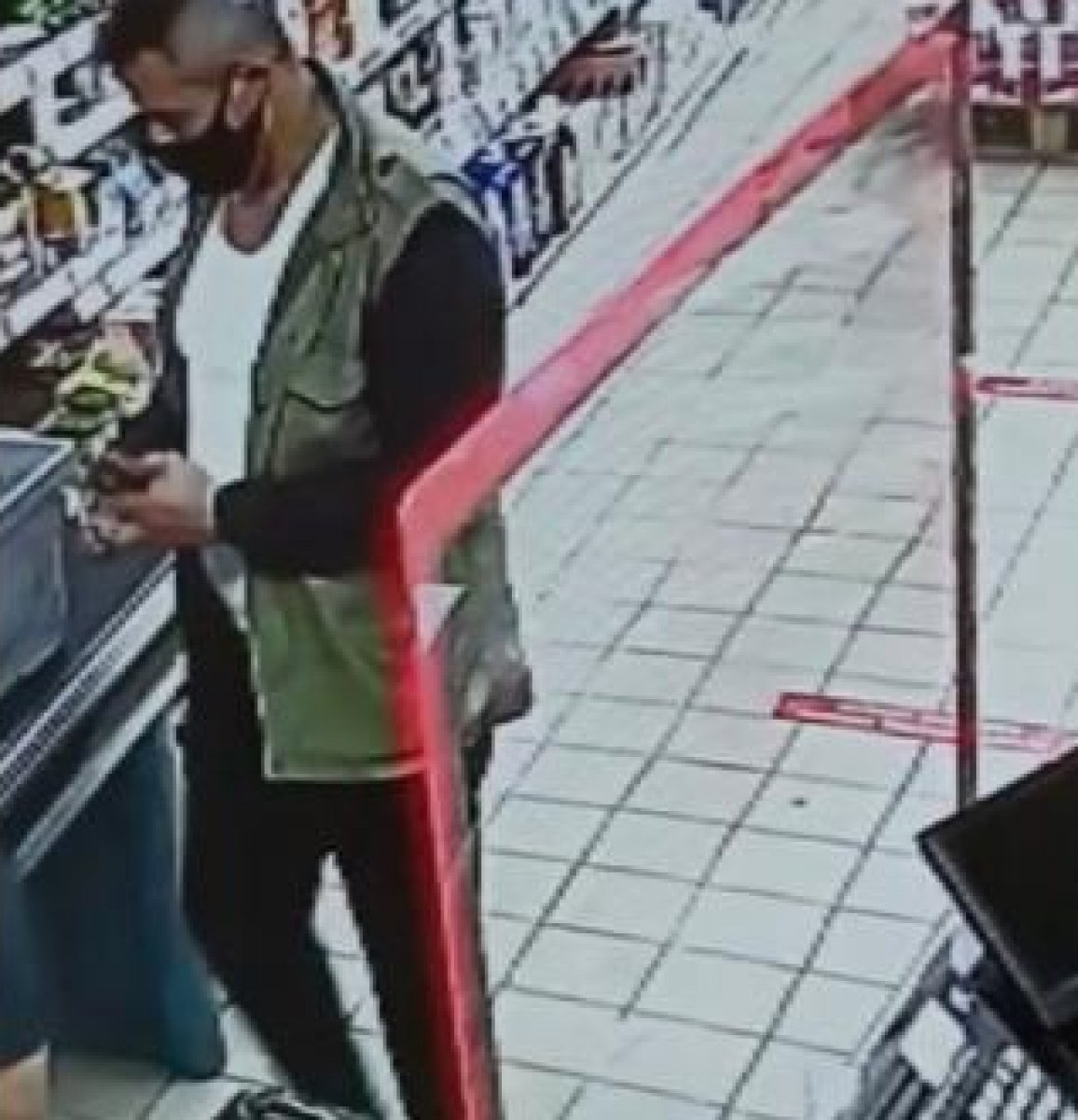 Zonguldak'ta cep telefonu çalan hırsız kamerada