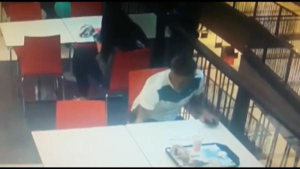 Zonguldak'ta cep telefonu çalan hırsız kamerada