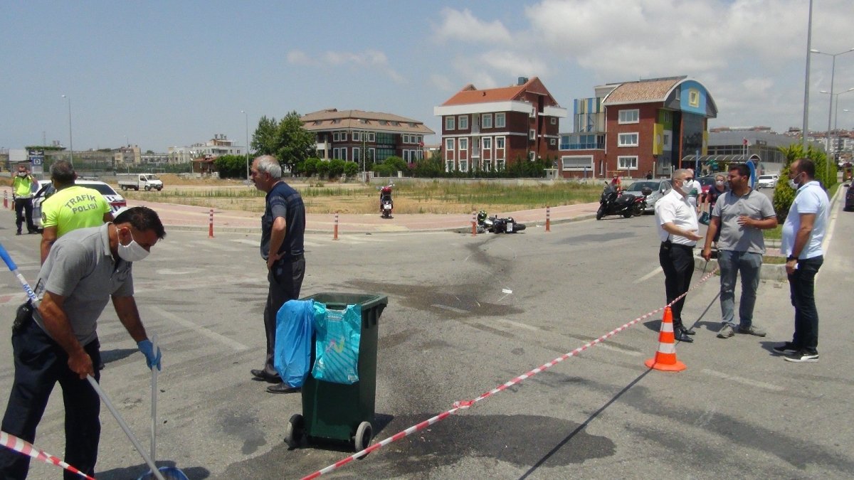 i Antalya'da motosiklet sürücüsü ticari araca çarptı