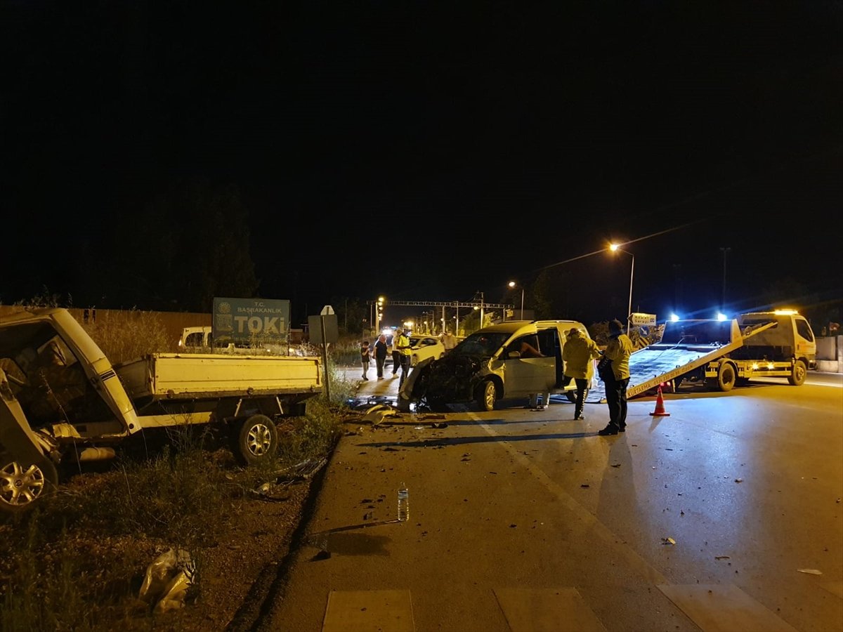 a Bursa'da kamyonet ile hafif ticarinin çarpışma anı