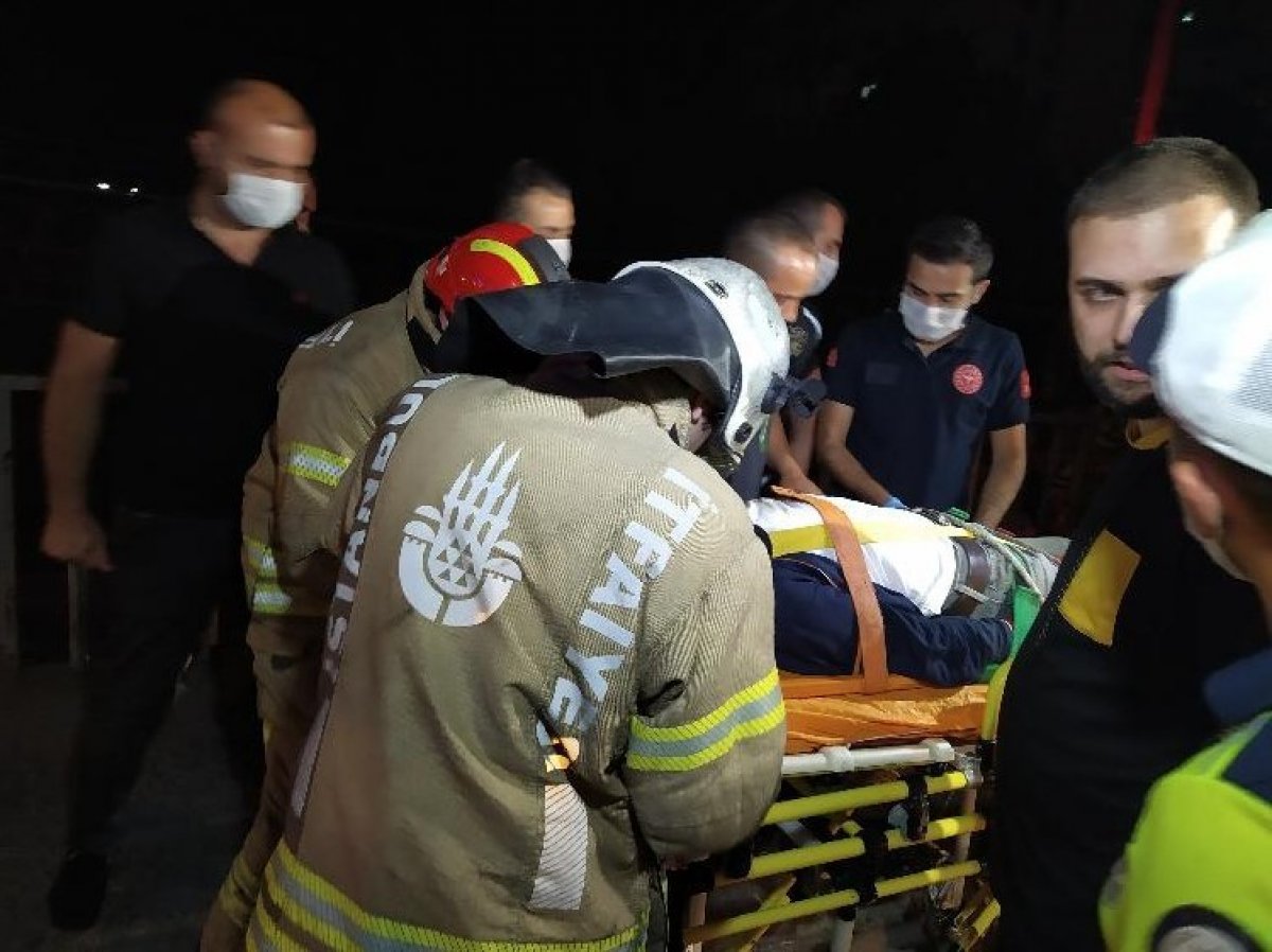 Şirinevler’de otomobil metro raylarına uçtu: 1 yaralı