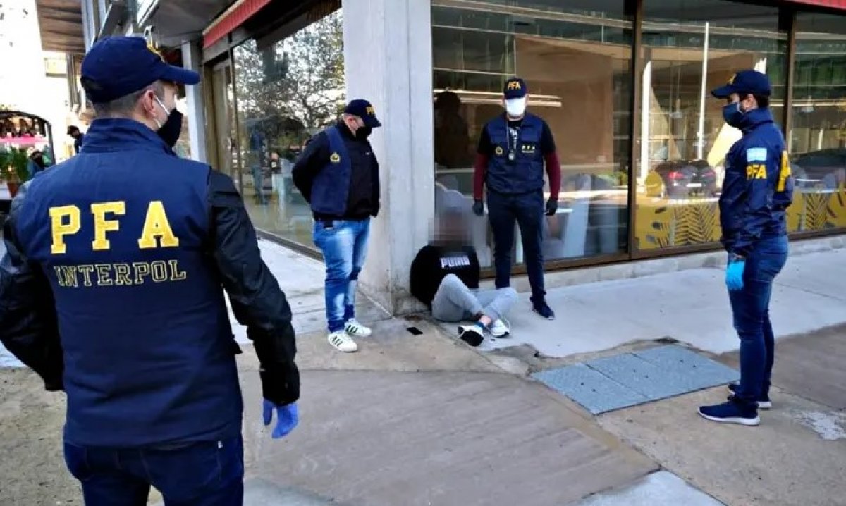 Suç örgütü kurmaktan aranan 2 Türk, Arjantin'de yakalandı