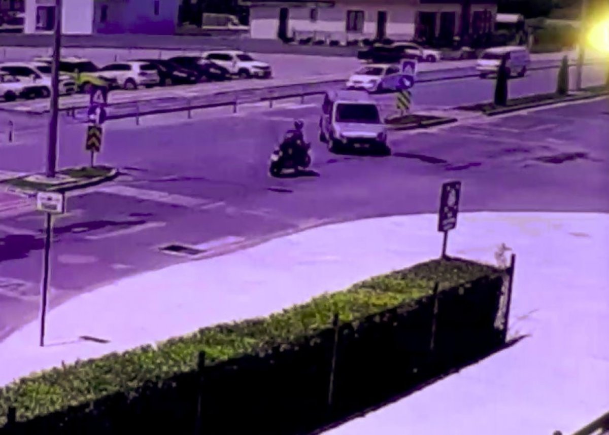 i Antalya'da motosiklet sürücüsü ticari araca çarptı