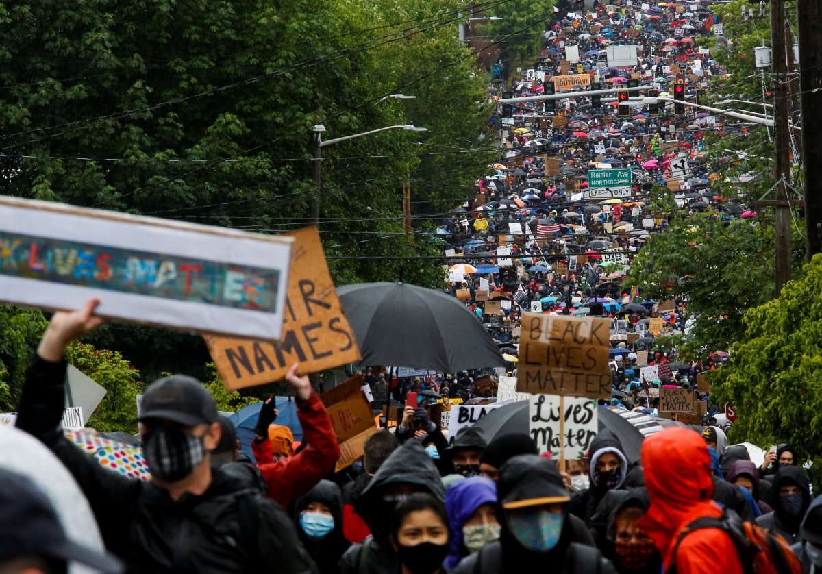 r Washington'da ırkçılık karşıtı sessiz protesto