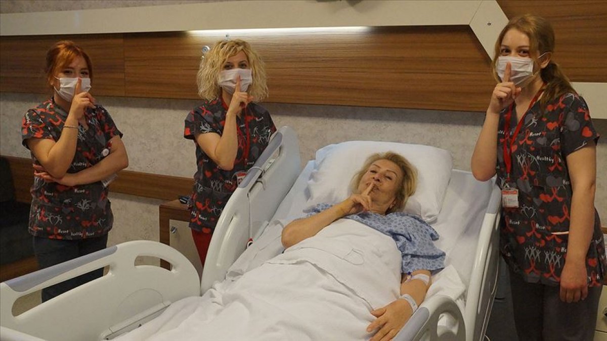 a 'Bayan Sus' Dilek Tunca'yı hemşireler yalnız bırakmadı