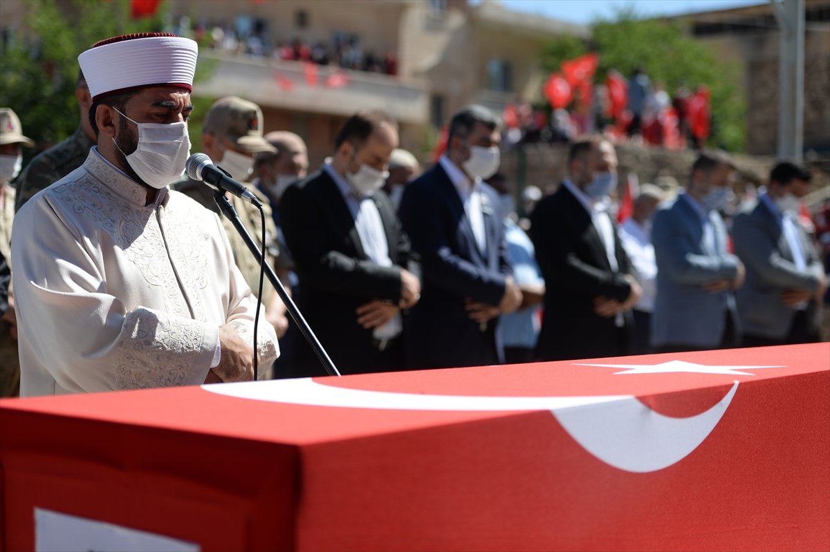 İdlib şehidinin cenaze töreninde PKK'ya lanet yağdırıldı