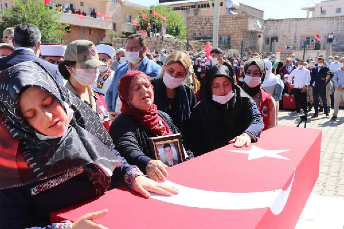 İdlib şehidinin cenaze töreninde PKK'ya lanet yağdırıldı