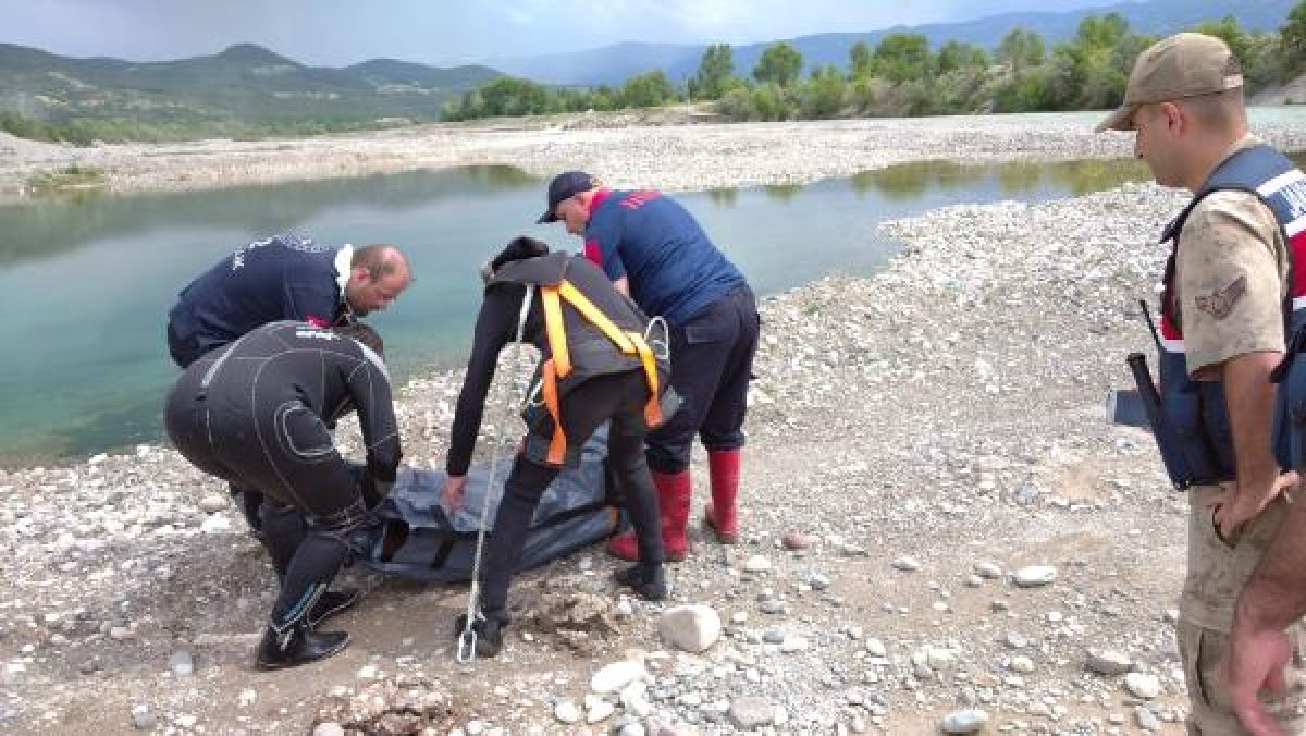 d Tokat'ta serinlemek için girdiği Kelkit Çayı’nda boğuldu