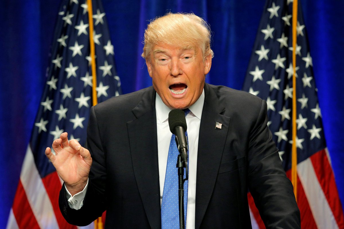 Trump, LGBT'lilere sağlıkta korumayı kaldırıyor