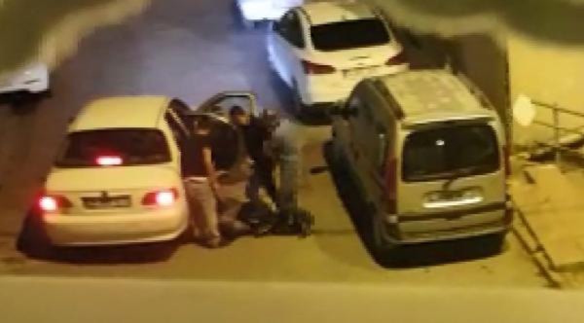 Kağıthane'de markete giden genci bıçaklayıp gasbettiler