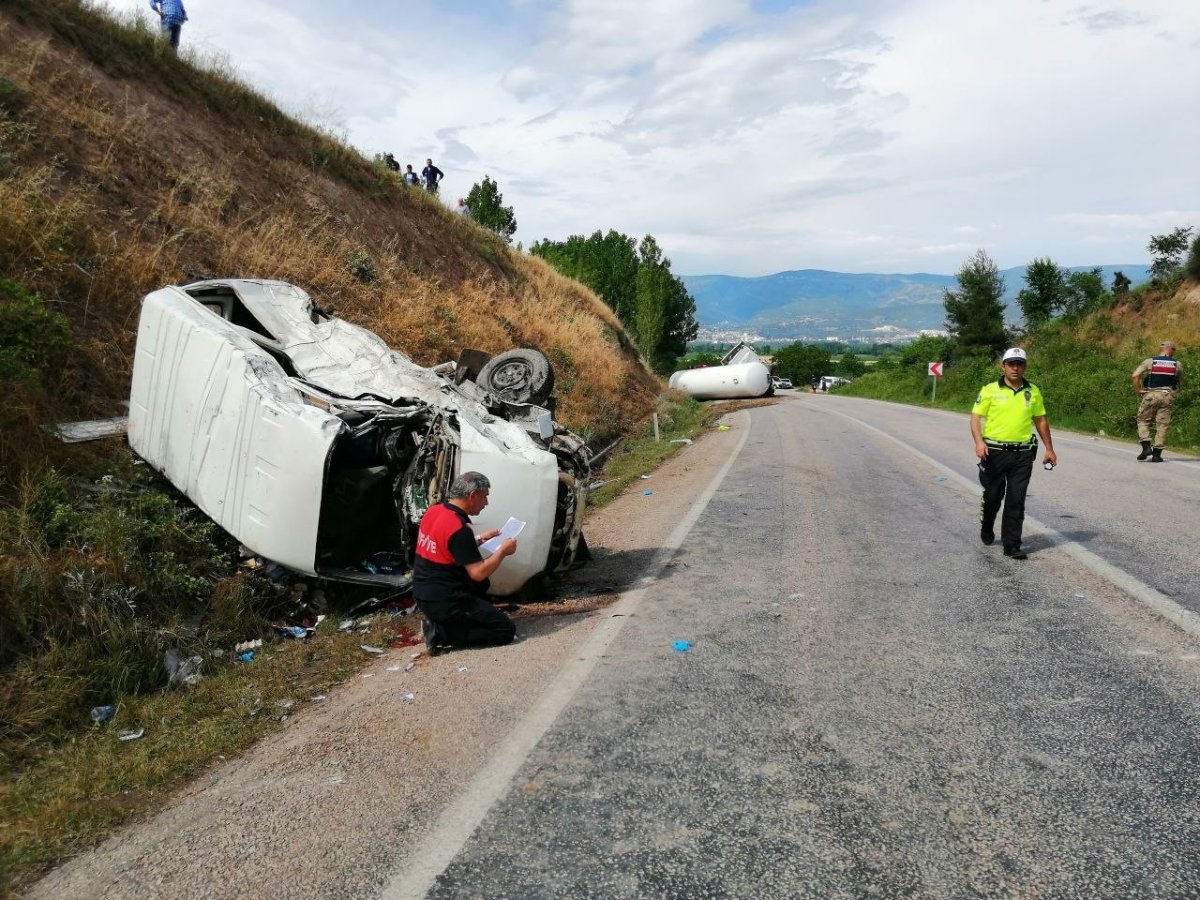 Tokat'ta LPG yüklü tır ile minibüs çarpıştı: 6 yaralı