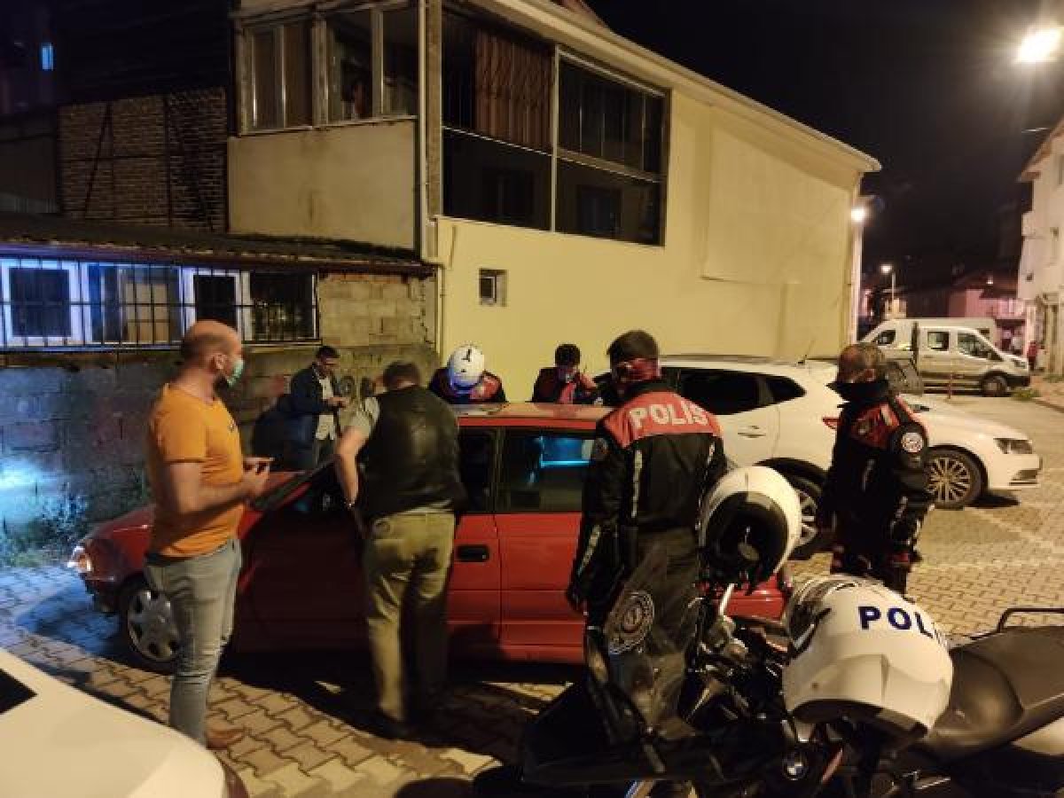 Bursa'da 'dur' ihtarına uymayan sürücü 3 araca çarptı