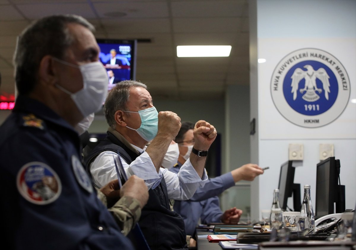 Milli Savunma Bakanı Hulusi Akar, Harekat Merkezi'nde