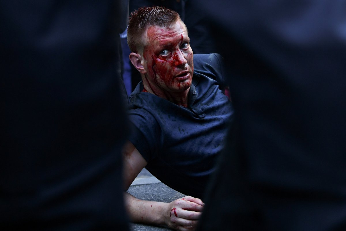 r İngiltere'de ırkçıları linçten siyahiler kurtardı