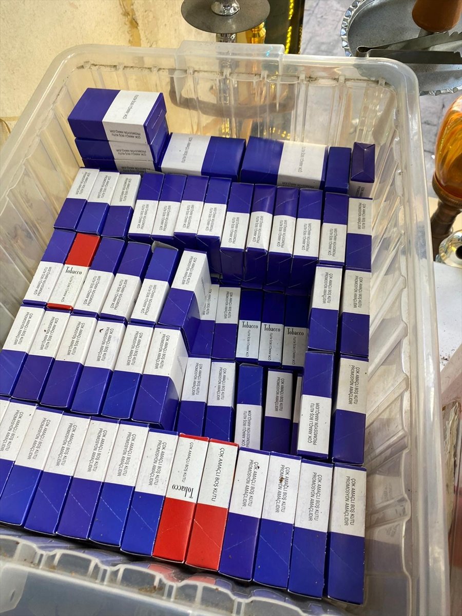 İstanbul'da 2 tondan fazla kaçak nargile tütünü yakalandı