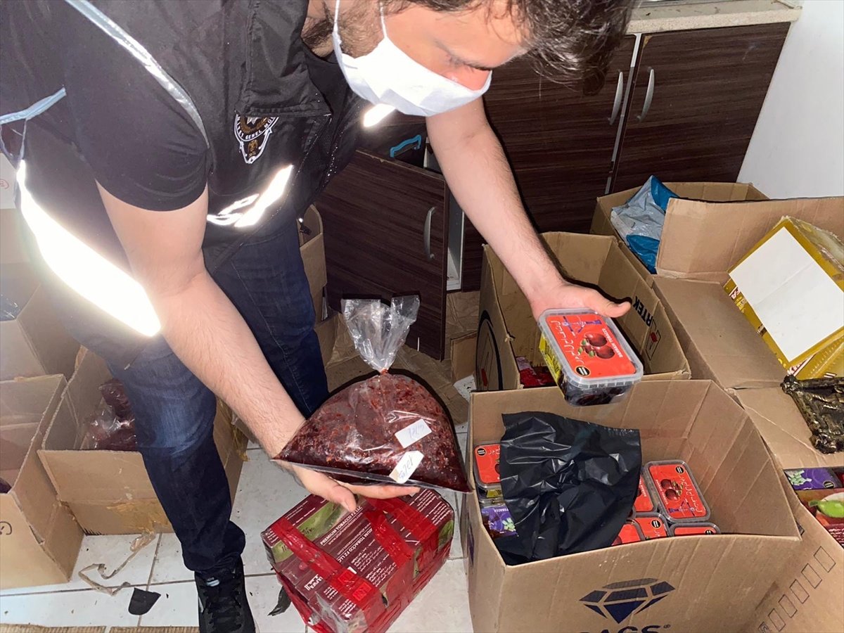 İstanbul'da 2 tondan fazla kaçak nargile tütünü yakalandı