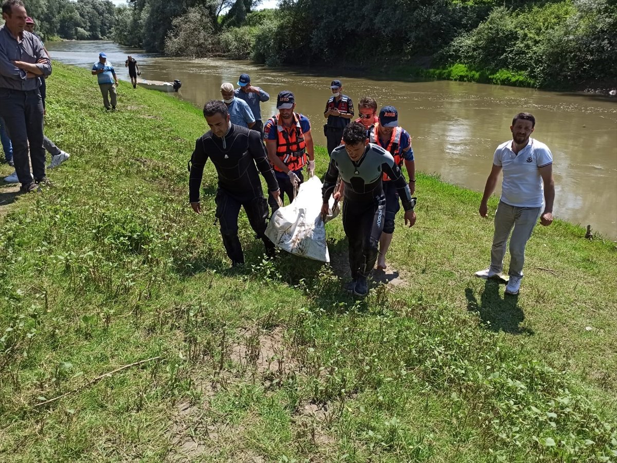 a Sakarya'da nehre giren çocuğun cansız bedenine ulaşıldı