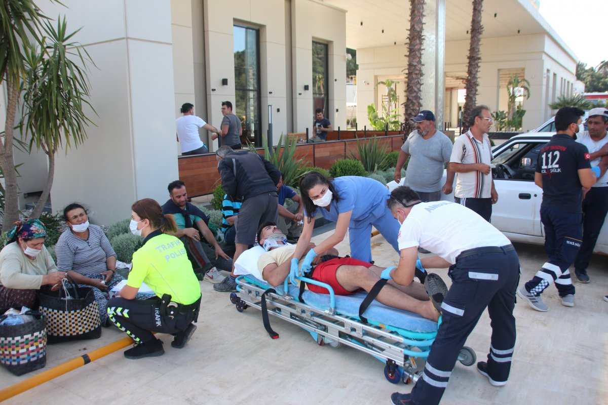 i Bodrum’da işçileri taşıyan minibüs kaza yaptı: 8 yaralı