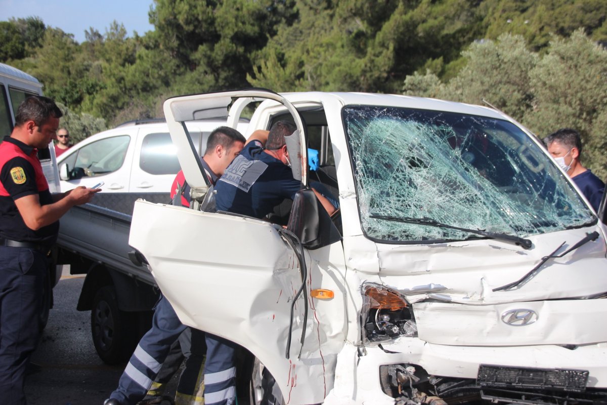 i Bodrum’da işçileri taşıyan minibüs kaza yaptı: 8 yaralı