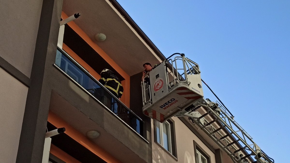 i Düzce'de kediyi kurtarmak için kalp masajı yaptı