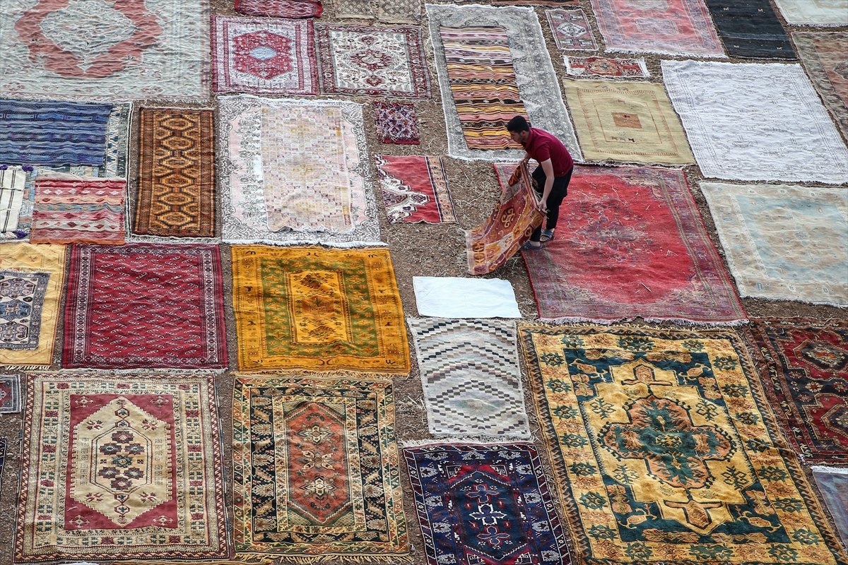 Antalya'da halı tarlalarının görsel şöleni