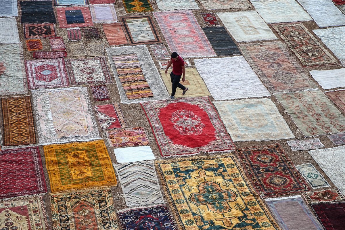 Antalya'da halı tarlalarının görsel şöleni