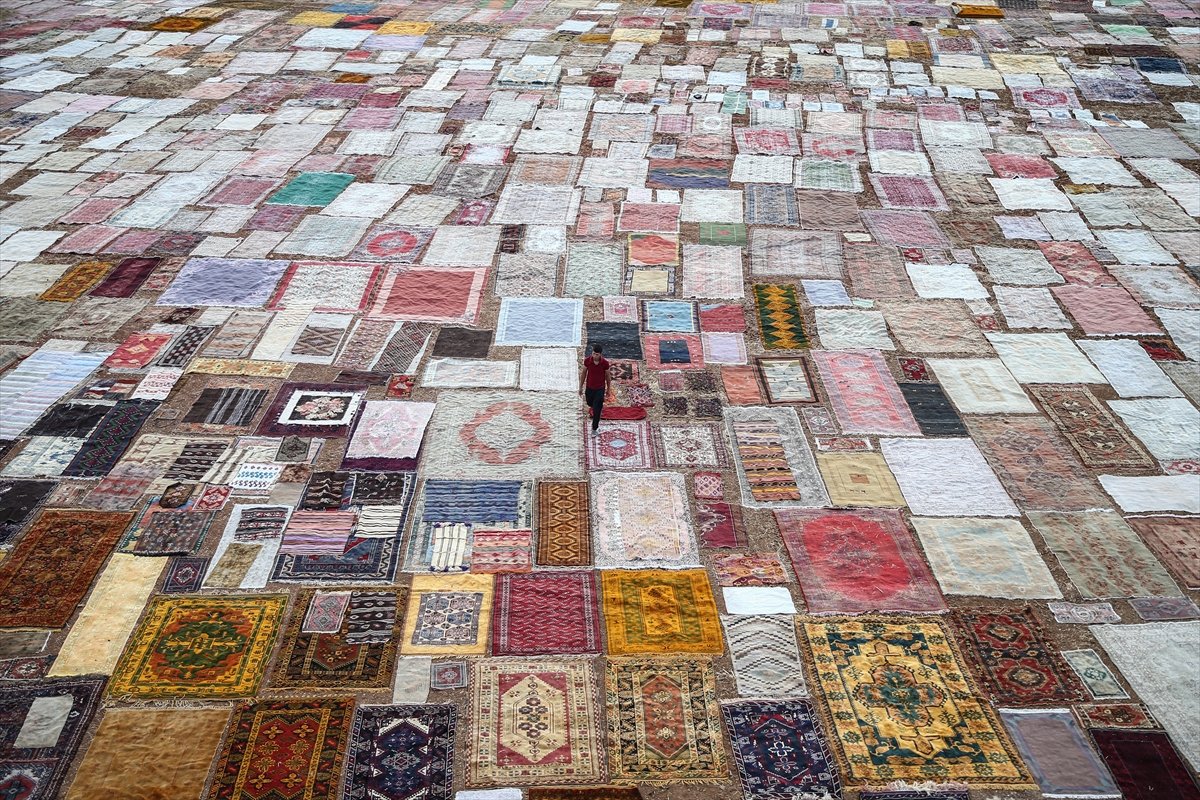 Antalya'da halı tarlalarının görsel şöleni