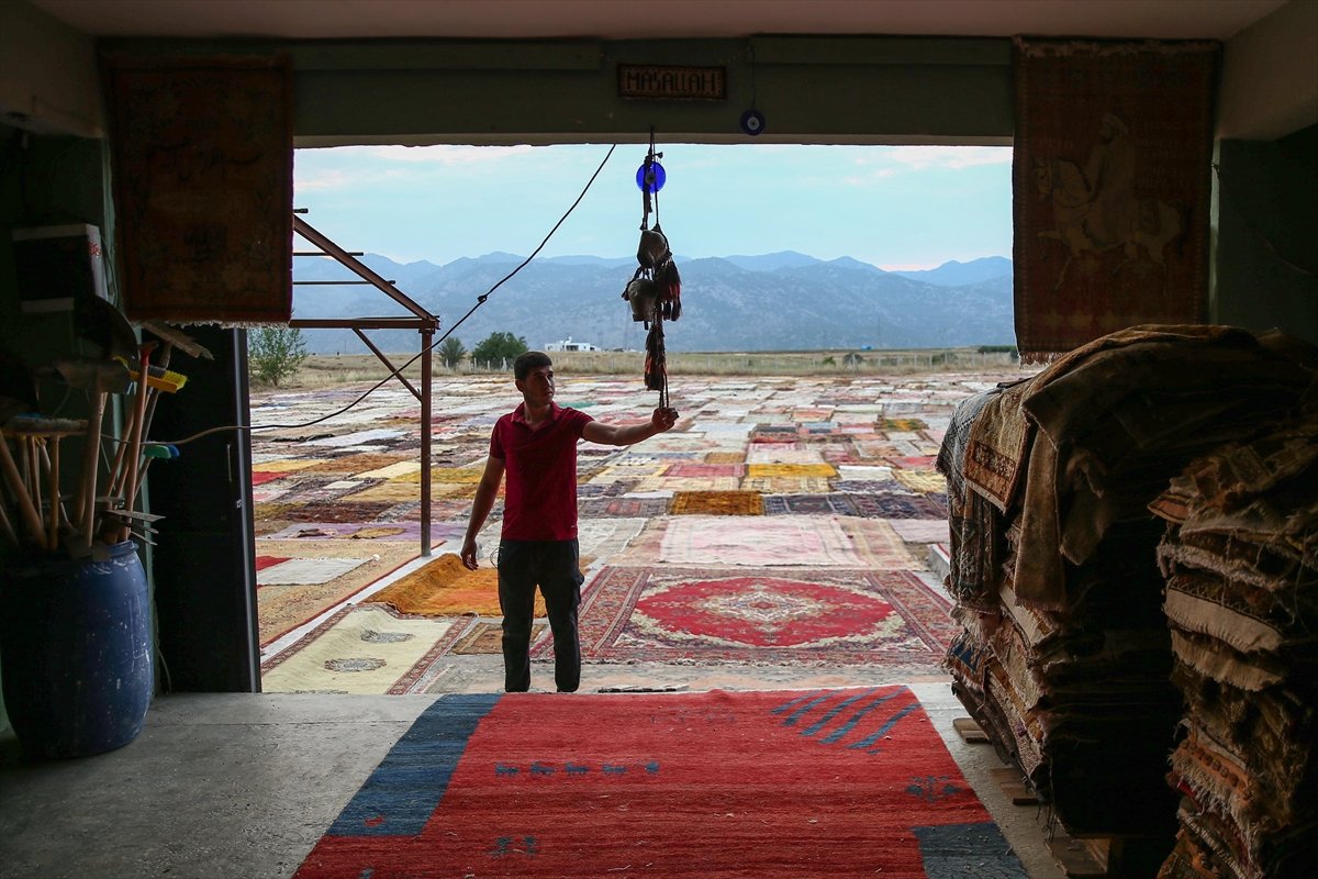 Antalya'da halı tarlalarının görsel şöleni