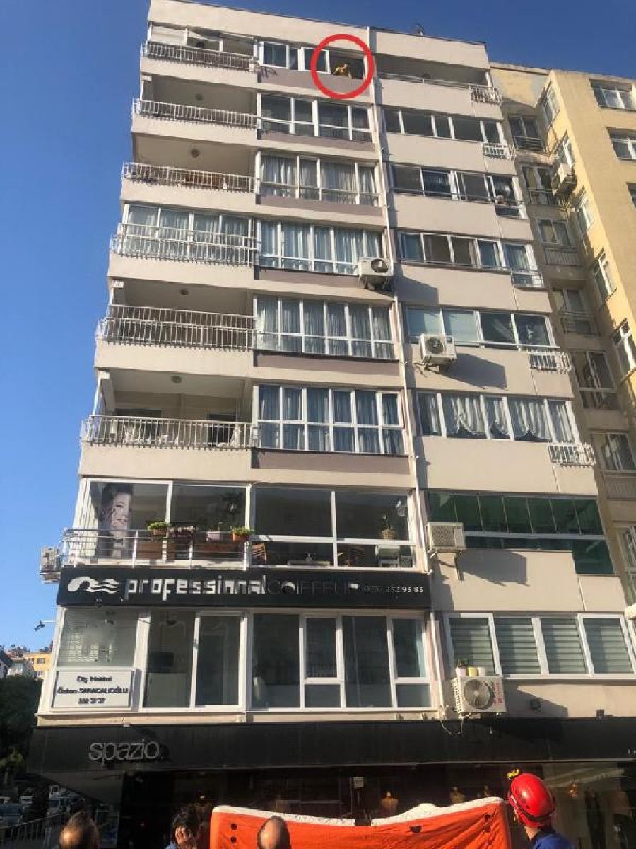 d İzmir'de 9'uncu kattan atladı, hava yastığına düştü