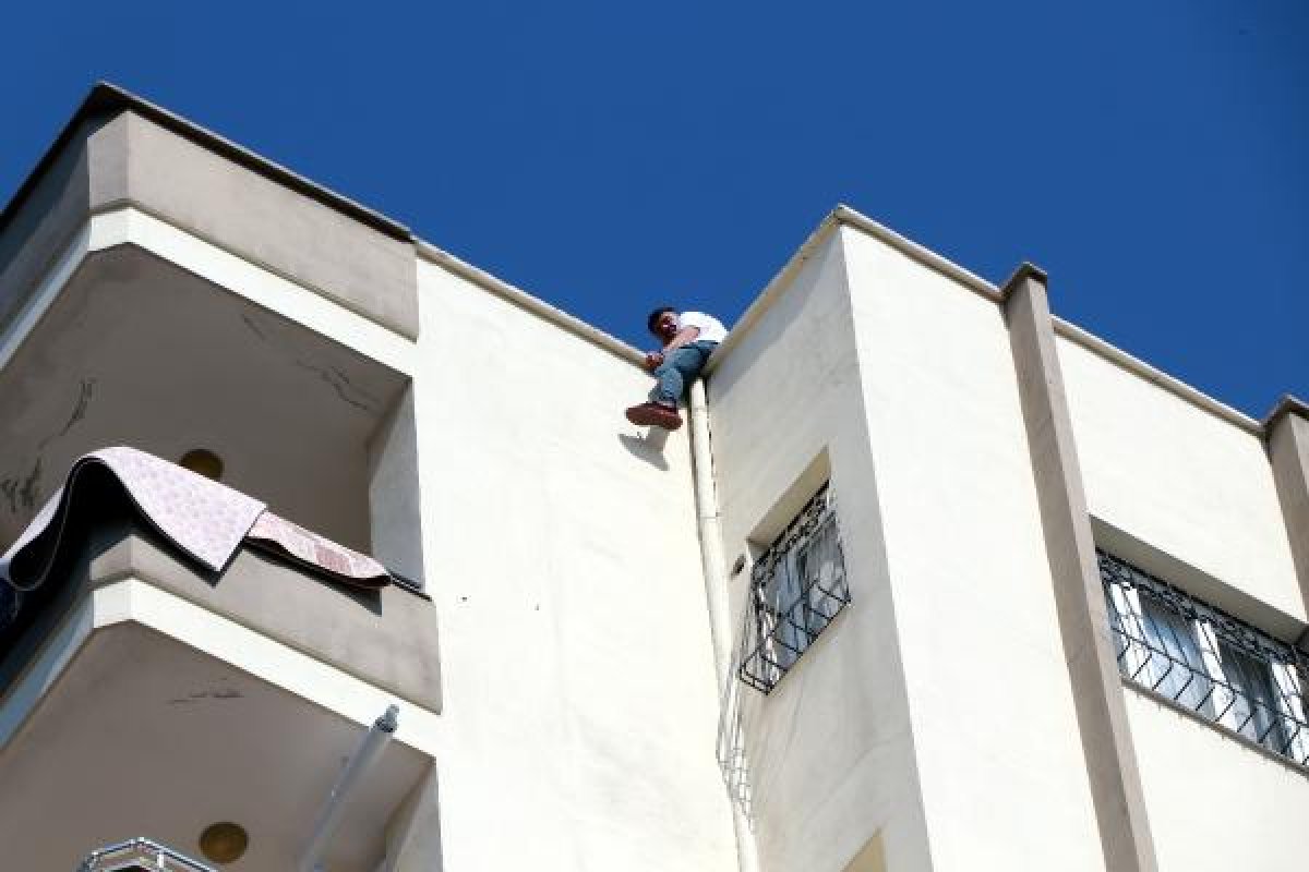 d Adana'da intihar girişimi sırasında canlı yayın yapıldı