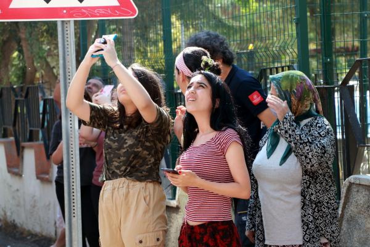 d Adana'da intihar girişimi sırasında canlı yayın yapıldı