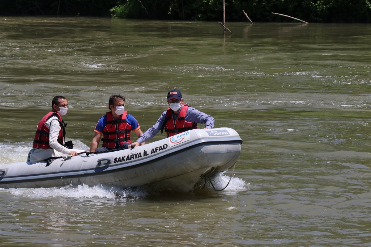 a Sakarya'da nehre giren çocuğun cansız bedenine ulaşıldı