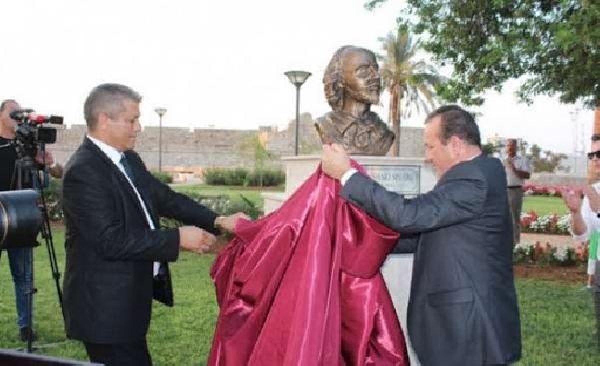 d KKTC'de Shakespeare'in büstü çalındı