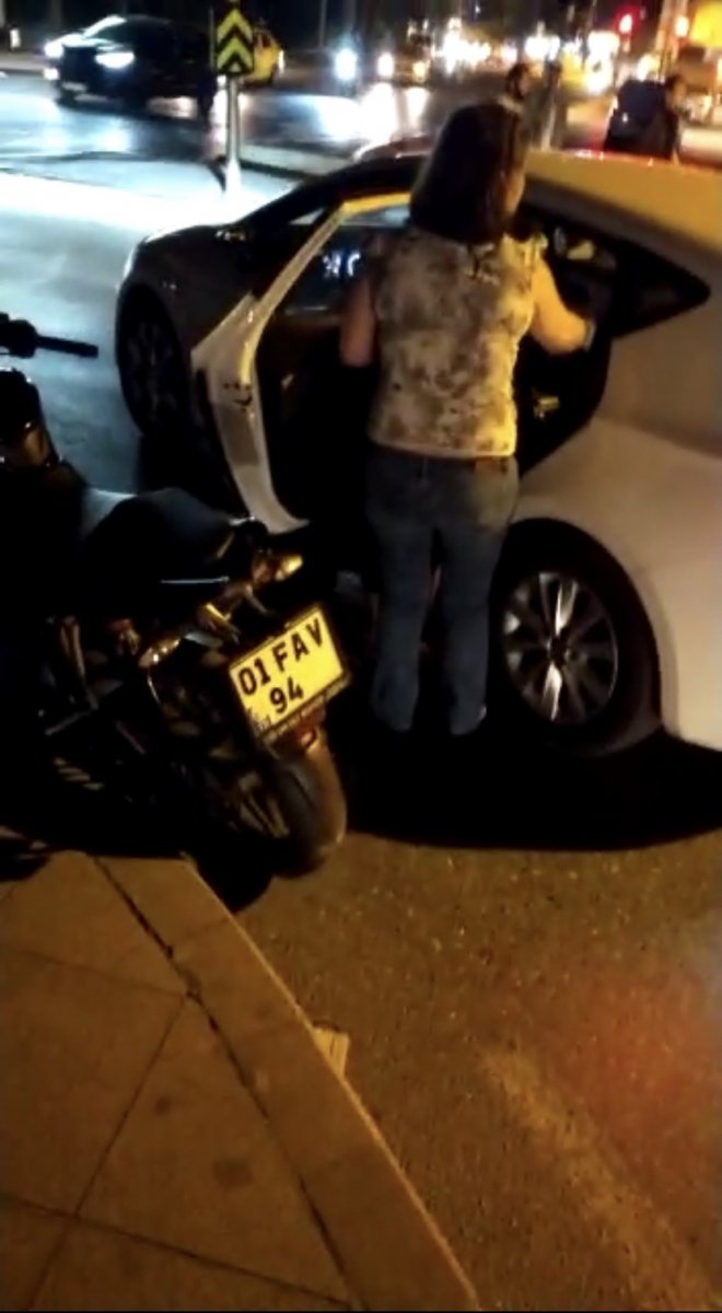 i İstanbul'da kazaya karışan kadın hakim, gençlere saldırdı