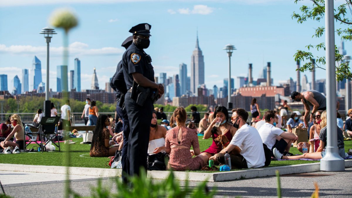 r Yasak kararları maske üreticilerini sevindirdi