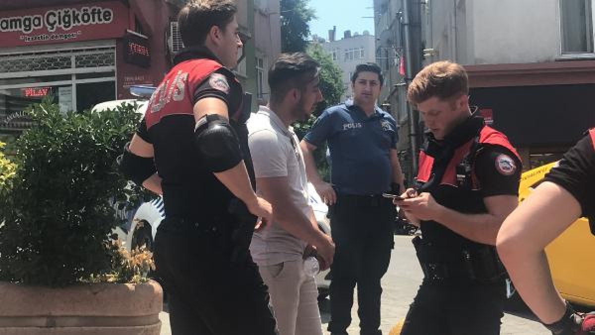 Beyoğlu'nda motosikletli polisler kaza yaptı