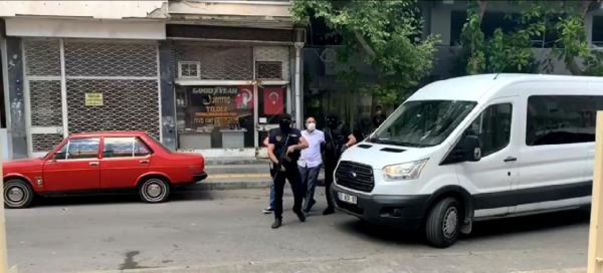 d İzmir'de, kırmızı bültenle aranan terörist yakalandı