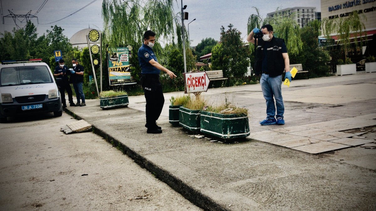 Bursa’da kıskandığı sevgilisini pompalı tüfekle vurdu
