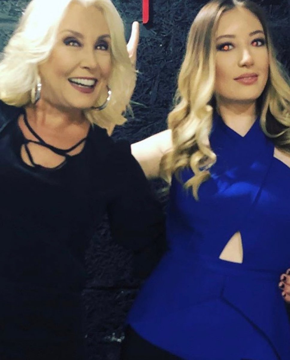 Yasmin Erbil, annesinin doğum gününü kutladı