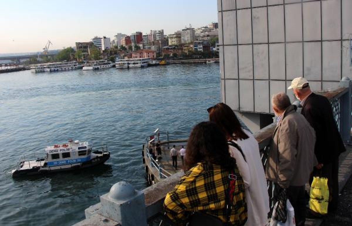 İstanbul'da denizden erkek cesedi çıktı