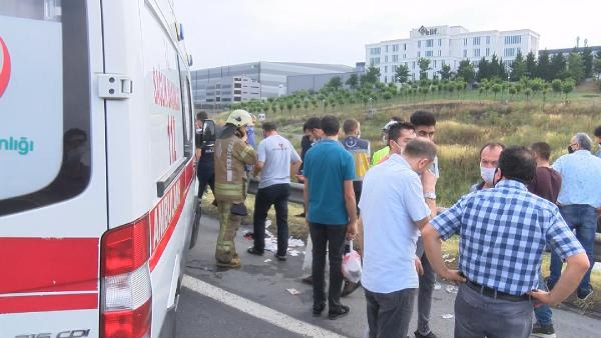 d Hadımköy'de midibüs devrildi: 10 yaralı
