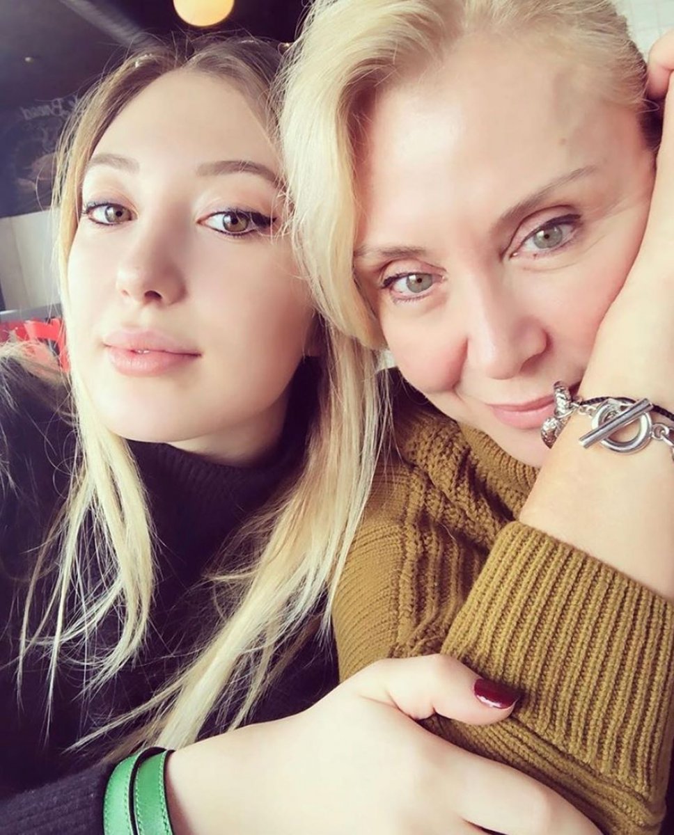 Yasmin Erbil, annesinin doğum gününü kutladı