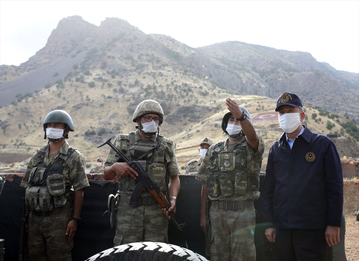 a Hulusi Akar: 700'den fazla hedef vuruldu