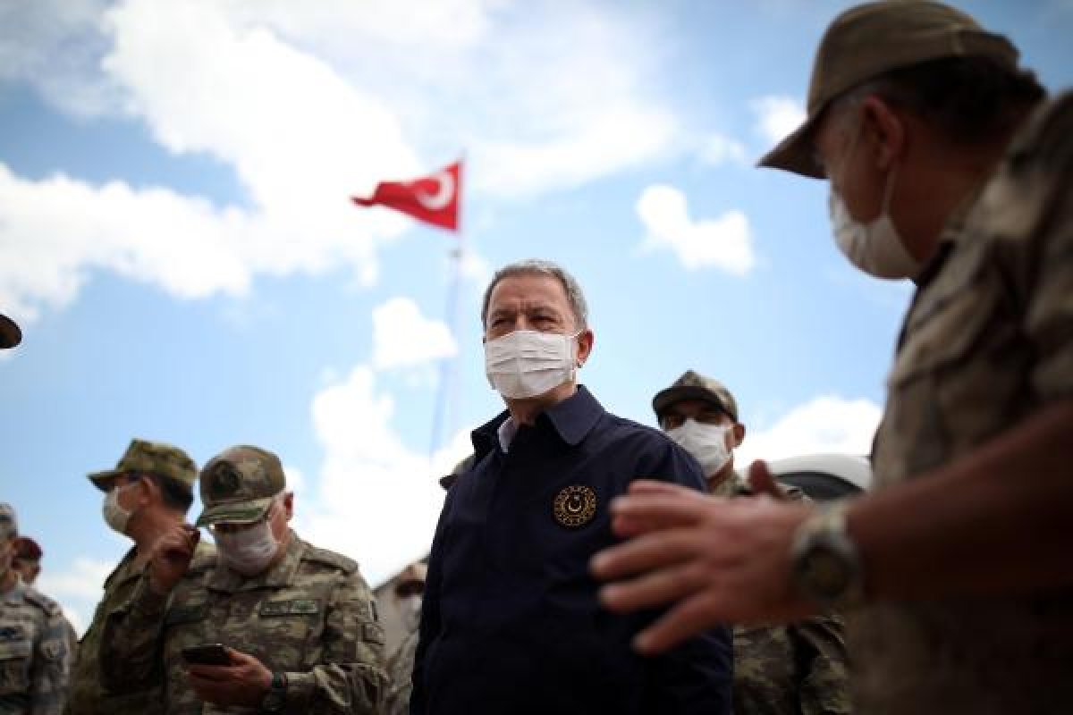 Bakan Akar ve  TSK komuta kademesi Namaz Dağı'nda