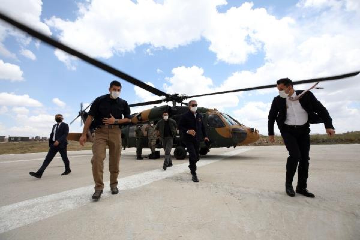 Bakan Akar ve  TSK komuta kademesi Namaz Dağı'nda