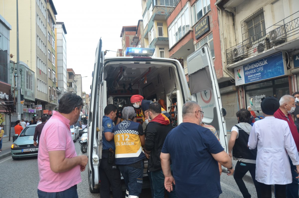 i Ordu'da yolun karşısına geçmeye çalışan yayaya çarptı