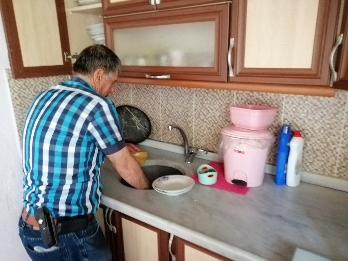 Amasya'da, iki kızına hem anne oldu hem de baba